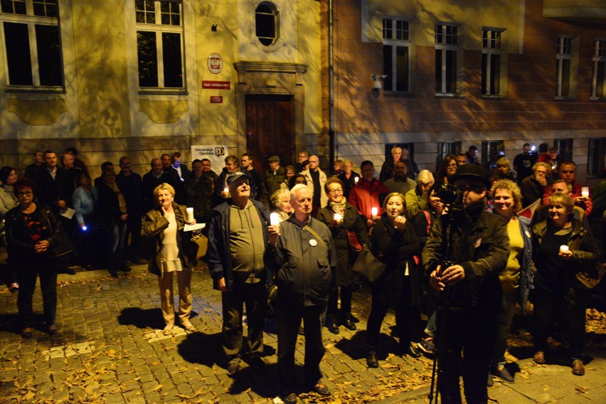 Suweren mówi NIE - protest przed sądem w Opolu