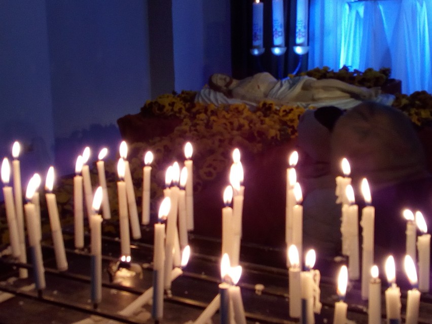 Grób Pański w Bazylice Mniejszej - Sanktuarium Matki Bożej Ostrobramskiej w Skarżysku. Zobacz zdjęcia
