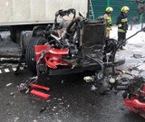 Poważne zdarzenie na autostradzie A1 w Częstochowie. Samochód ciężarowy złamał się na pół!