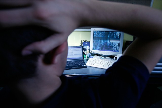 13.08.2010 poznan pozowanka zdjecie ustawiane ilustracja haker hakerzy hacking komputer siec klawiatura cyber cyberprzestepczosc przestepczosc fot. marek zakrzewski / polskapresse glos wielkopolski