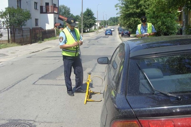 Tylko do godziny 13 strażnicy zdążyli założyć kilkanaście blokad. A to nie był koniec ich pracy.