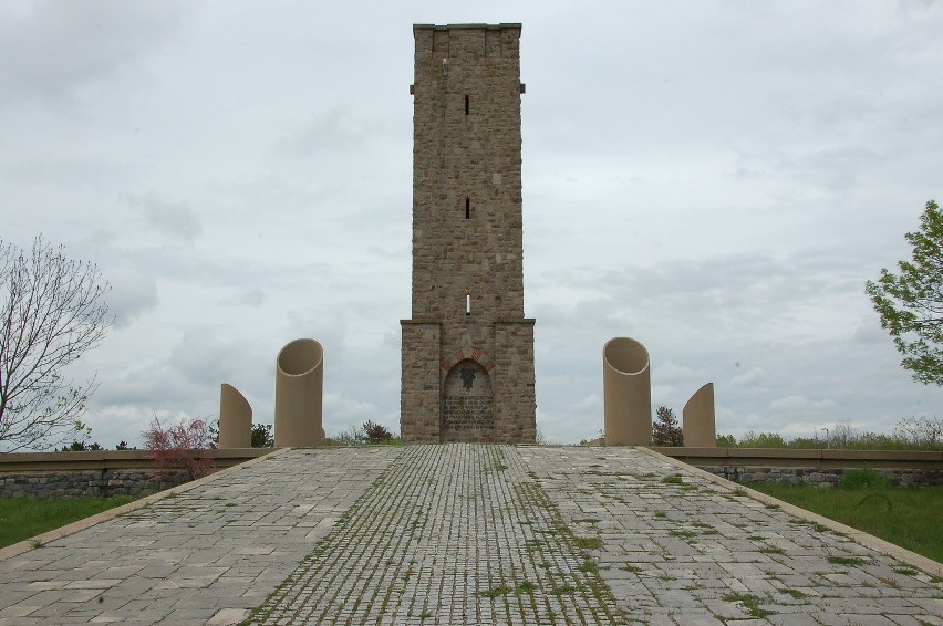 Pomnik na Kosowym Polu upamiętniający bitwę 28.06.1389 r.