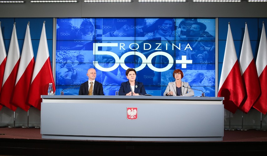 500+ i 300+: Zbliża się termin składania wniosków. Lepiej się pospiesz, bo urzędnicy mogą nie zdążyć z ich rozpatrzeniem!