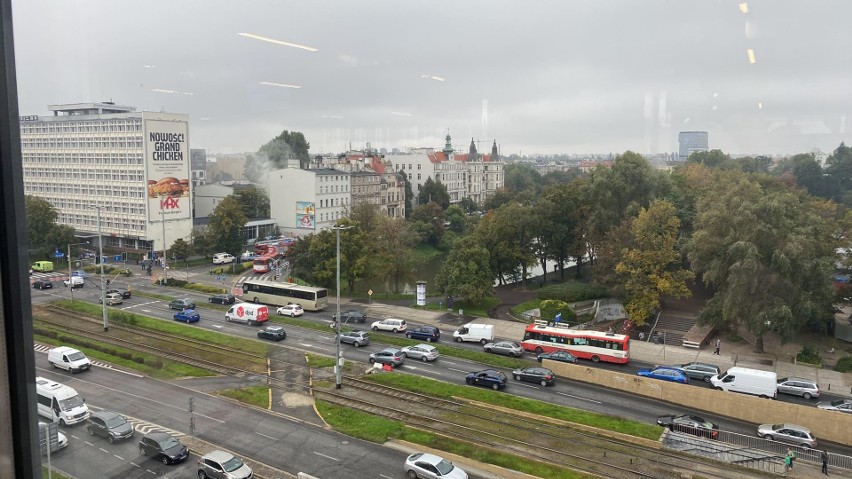 Pożar przy konsulacie Niemiec we Wrocławiu. Zarządzono ewakuację [ZDJĘCIA]