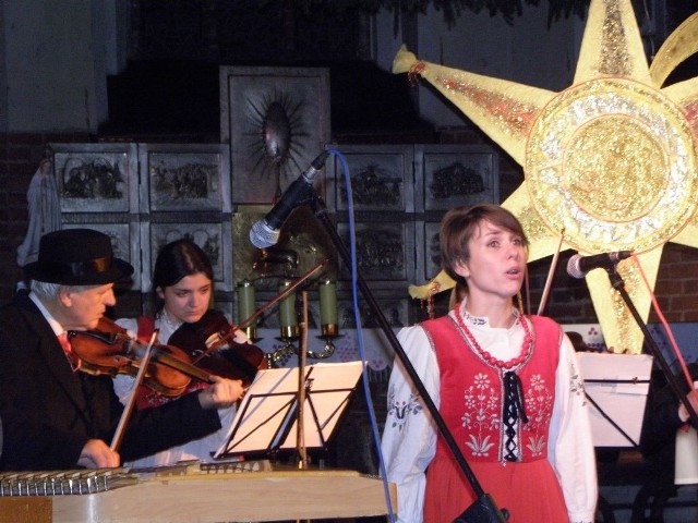 Pięknie śpiewała Izabela Wiśniewska, towarzyszył jej zespół Krebane z Brus