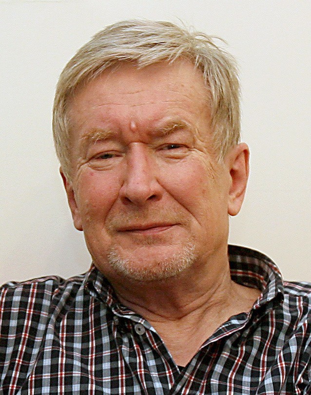 Prof. dr hab. Andrzej de Lazari jest historykiem idei, kulturoznawcą, sowietologiem oraz tłumaczem