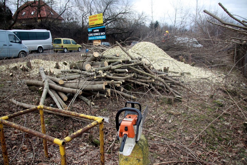 Przedłużają Bohaterów Monte Cassino. Trwa wycinka drzew (ZDJĘCIA)