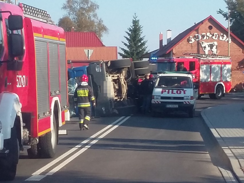 Wypadek ciężarówki z kruszywem w Bobolinie 