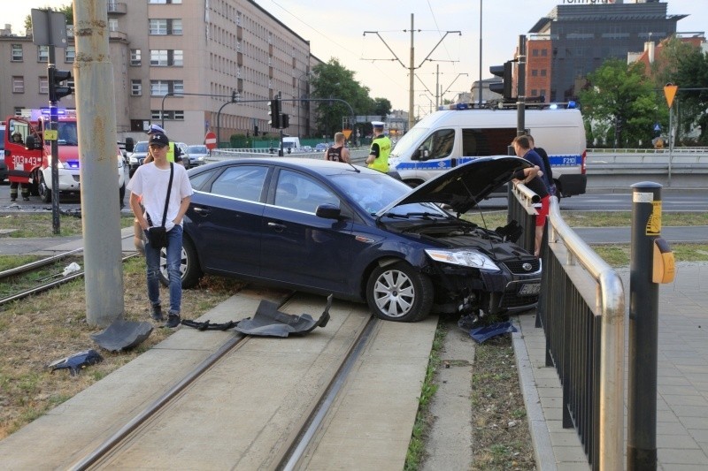 W tym miejscu krzyżuje się łącznie 14 pasów ruchu i...