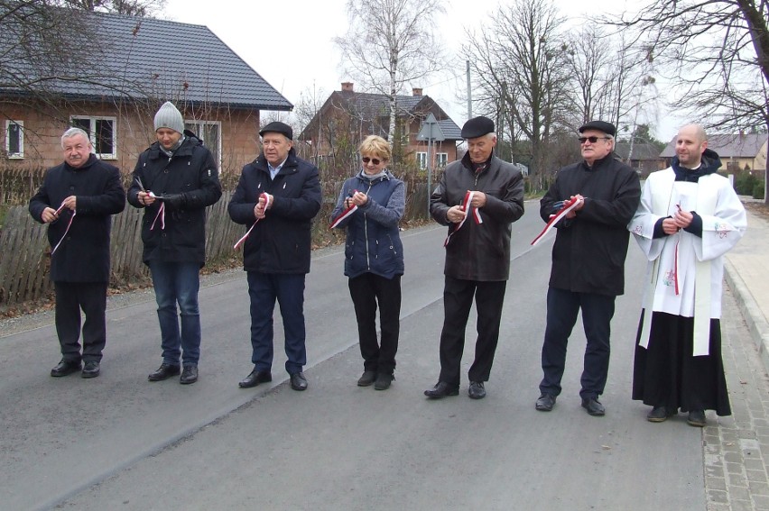 Droga przez Marki już odnowiona i poświęcona. Dobrze, że jest chodnik  