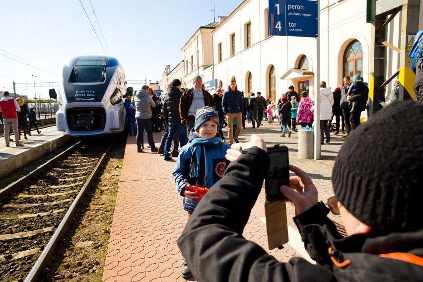 Pociąg PesaDART w Białymstoku przyciągnął tłumy....