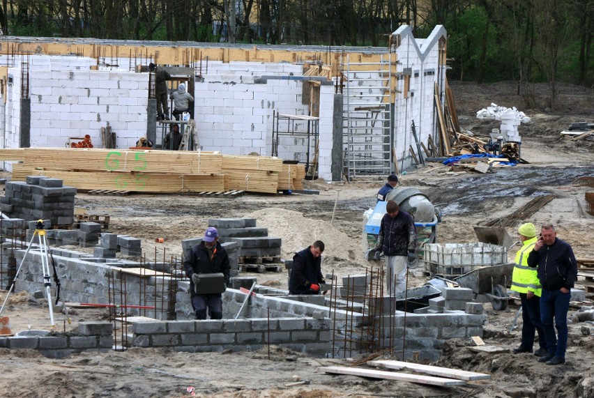 Pracownicy konsorcjum firm Taczbud Henryk Taczyński i...