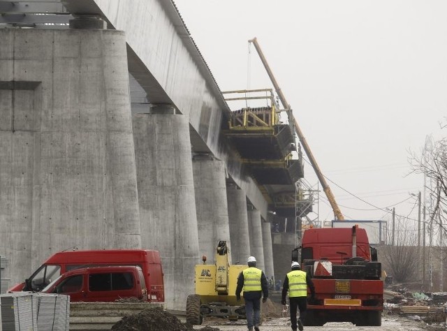 Jakie nowe mosty i drogi zbudujemy na PodkarpaciuNa budowie nowego mostu na Wiśle w Glinach Malych k. Mielca.