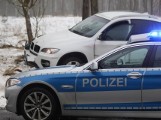 Pościg, rozbite bmw i ucieczka kierowcy. Samochód został skradziony w Niemczech