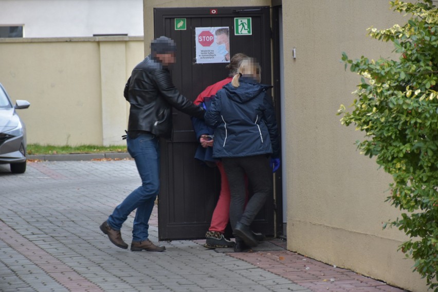 Doprowadzenia Andżeliki L. i Marka K. do prokuratury i sądu...