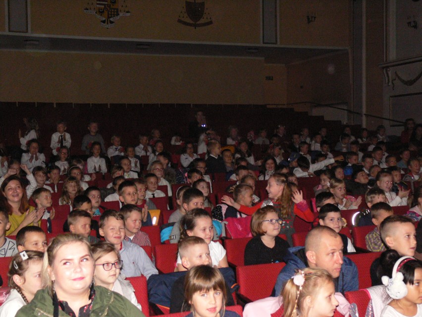 Akcja "Pierwszaki" z Jeżem Edkiem w Sandomierzu. Zdrowo i bezpiecznie do szkoły