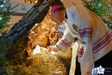 Biskup radomski Marek Solarczyk złożył figurkę Jezusa w żłóbku i dał słowo na tegoroczne Boże Narodzenie 