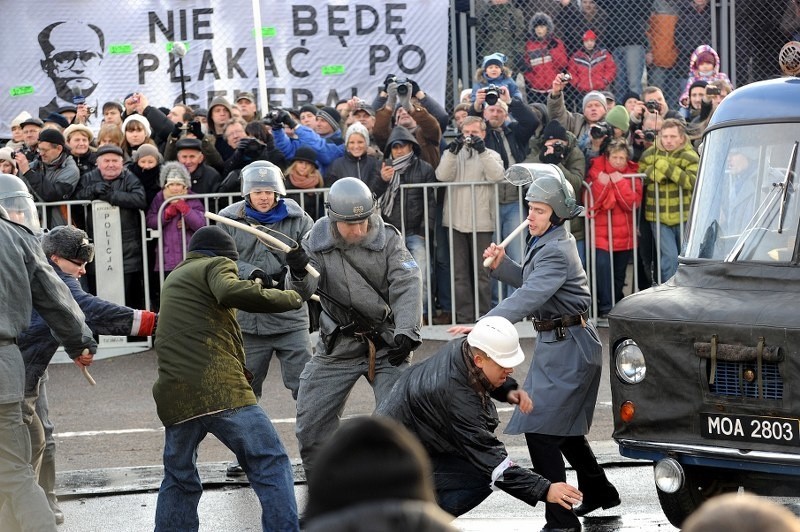 Pacyfikacja szczecińskiej stoczni: inscenizacja