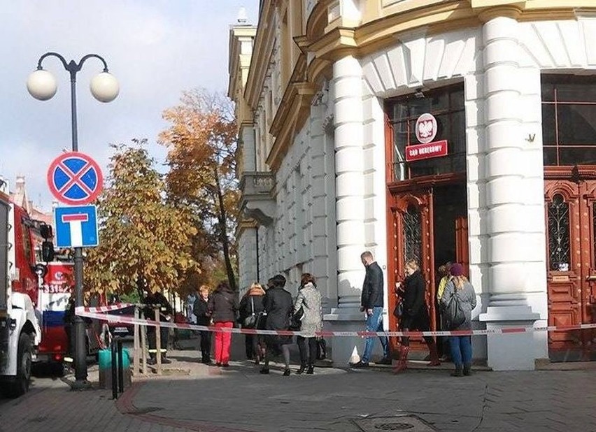 Ewakuacja w Sądzie Okręgowym przy ulicy Piłsudskiego w...
