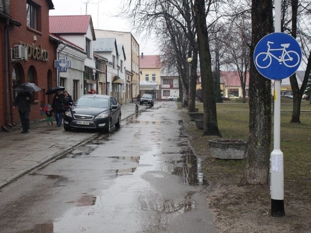 Ta droga rowerowa w Rudniku nad Sanem nie doczeka się w tym roku modernizacji.