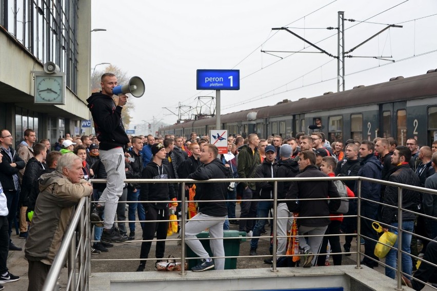 700 kibiców Korony Kielce pojechało na mecz do Zabrza