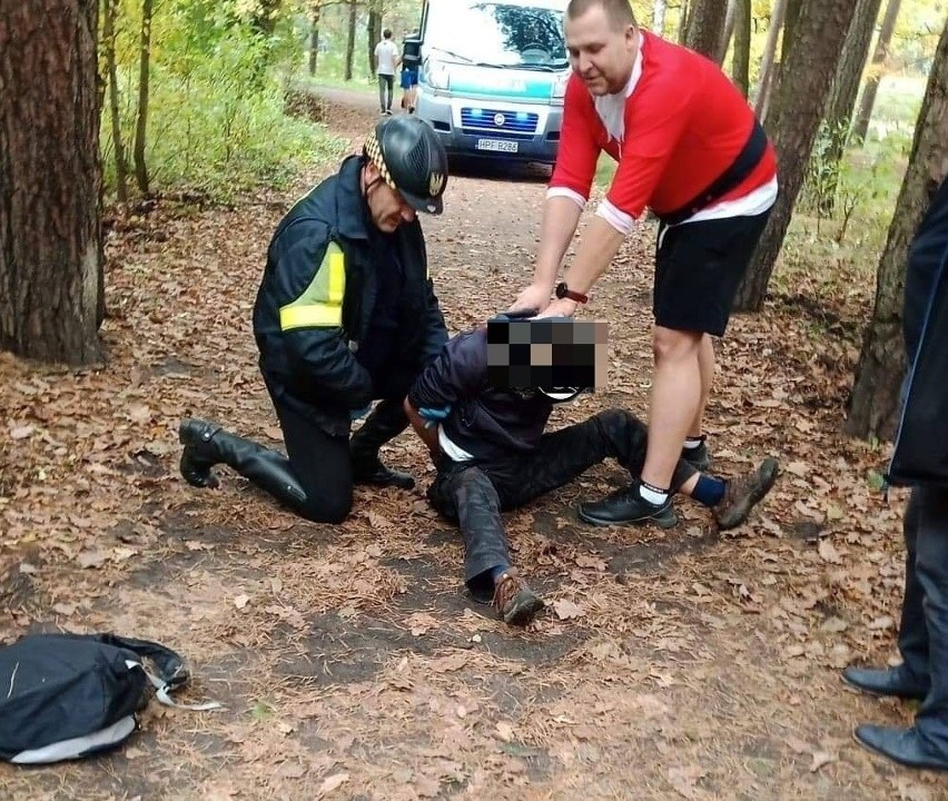 Antycovidowiec zaatakował w Arturówku. Uderzał kijem... za noszenie maseczki