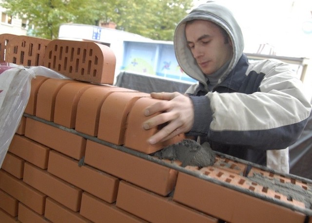 Budowa murku. Fot. Krzysztof Tomasik