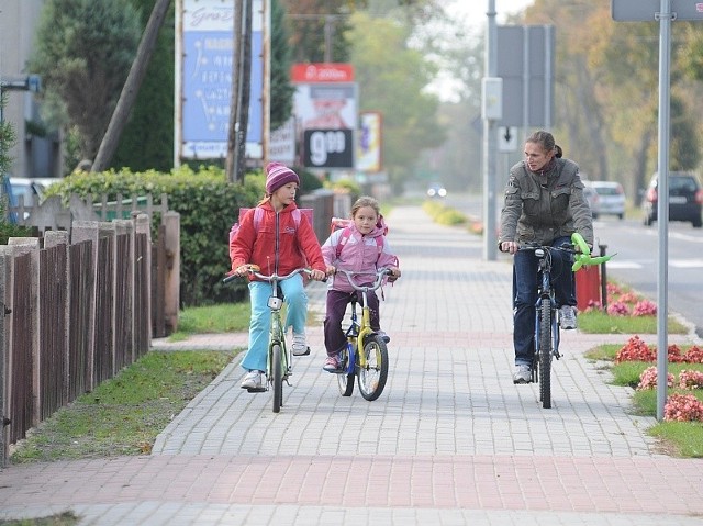 Mieszkanka miasta i rowerzystka (wraz z dziećmi), Alina Białek, wprawdzie nie jeździ w stronę Chwalimia, ale pomysł ścieżki uważa za udany