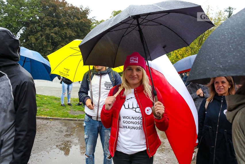 Protest antycovidowców w Szczecinie