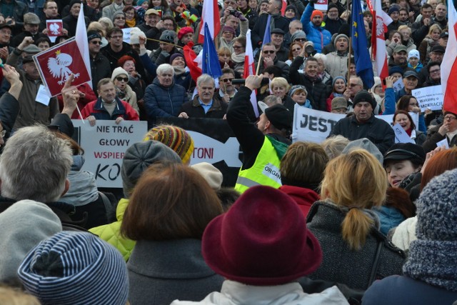 Manifestacja KOD w Bielsku-Białej 