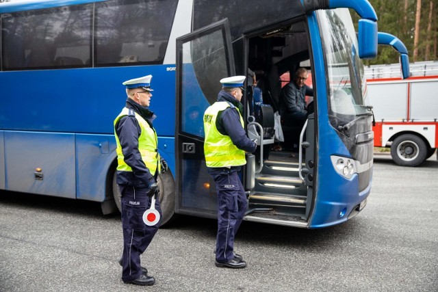 Policyjna kontrola autobusów. Na Dolnym Śląsku jest 26 miejsc wyznaczonych do kontrolowania