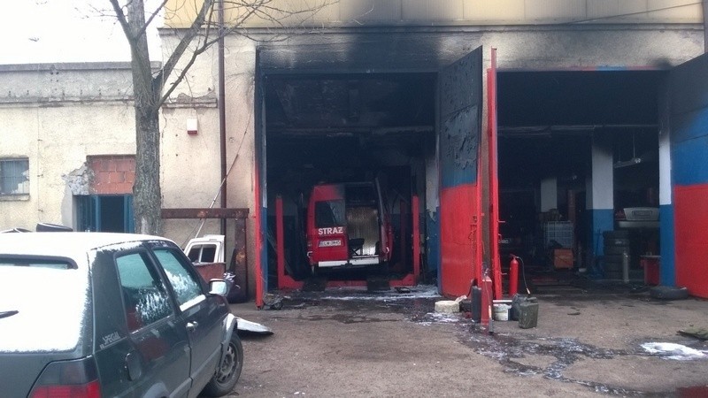 Spalił się... wóz strażacki. Pożar w warsztacie samochodowym przy ul. Wólczańskiej.