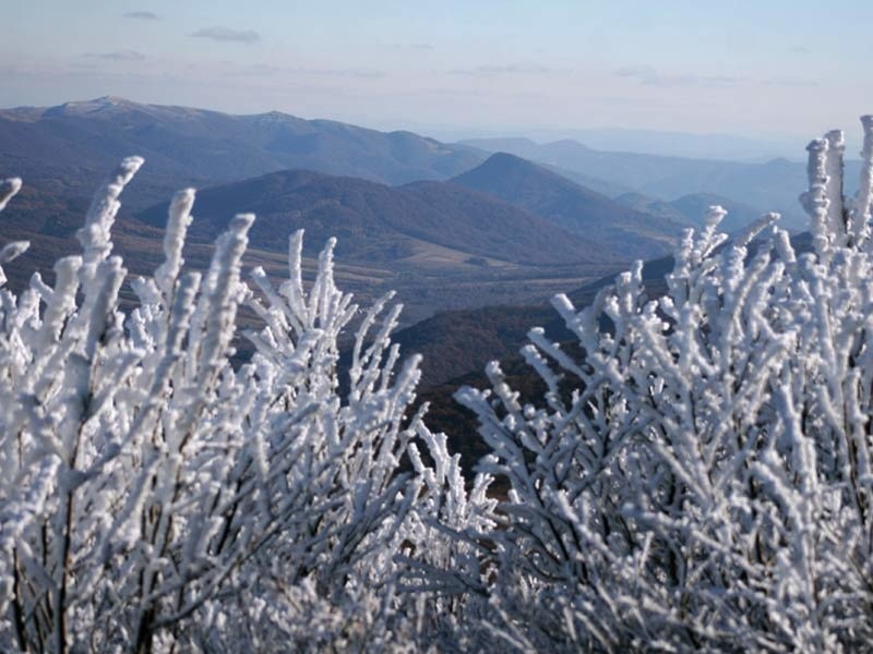 Śnieg w Bieszczadach. Uwaga, trudne warunki turystyczne [ZDJĘCIA]