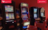 Śląska KAS ujawniła nielegalne automaty do gier hazardowych. A ponadto gotówkę, kokainę i amunicję. Lokal działał pod niewinnym szyldem