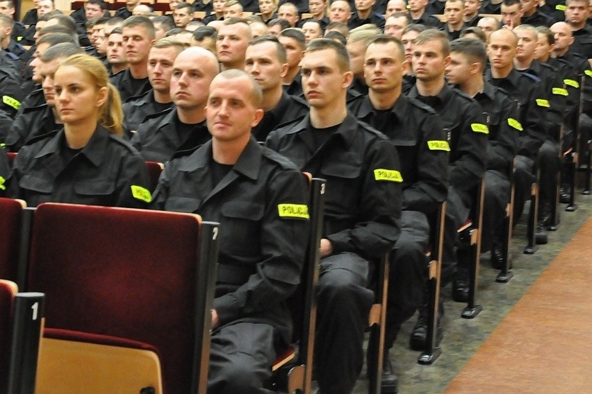 140 nowych policjantów rozpoczęło we wtorek (19.04)...