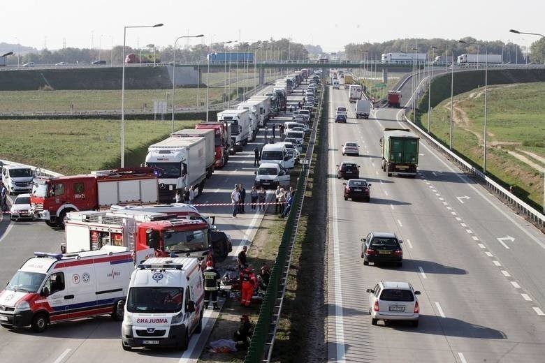 Korytarz życia ułatwia służbom dotarcie na miejsce wypadku