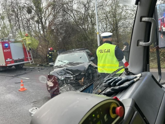 Kolejny wypadek na dolnośląskich drogach. Poranek we Wrocławiu był niezwykle uciążliwy dla kierowców.