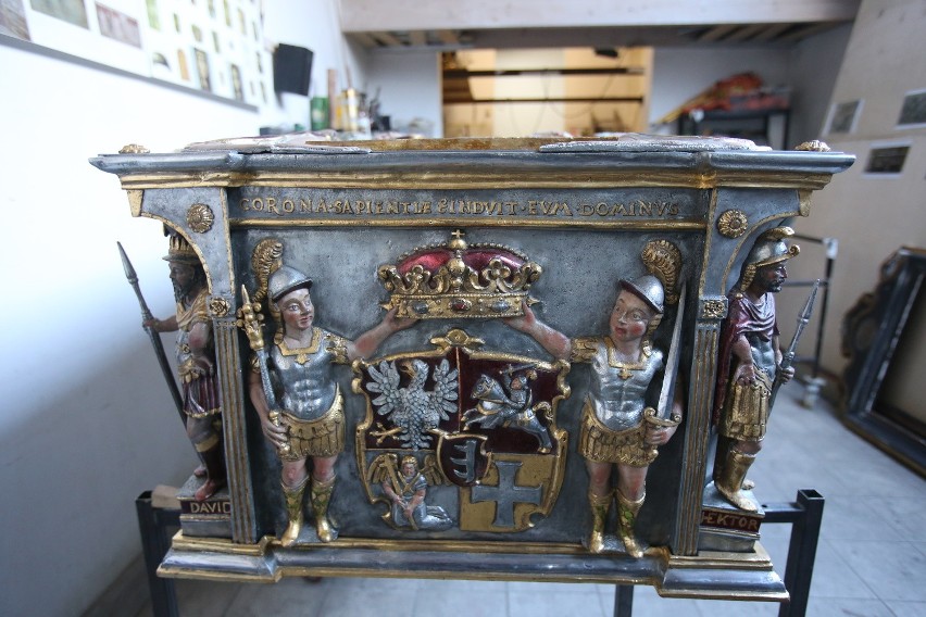 Sarkofag Króla Stefana Batorego musiał byc odnowiony....