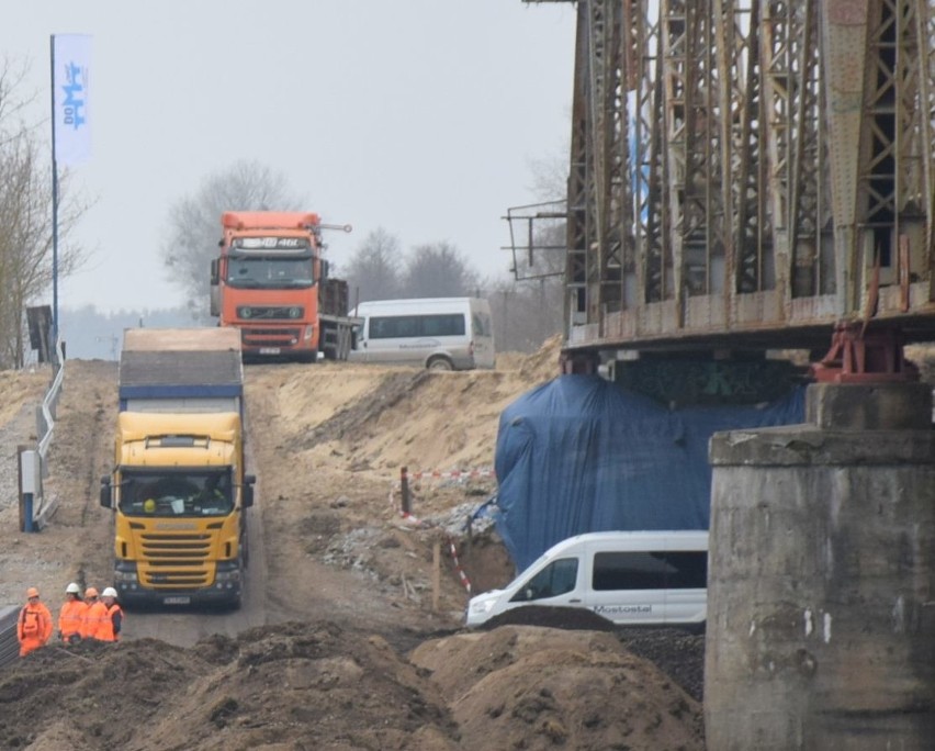 Ostrołęka. Most kolejowy demontowany. Prace ruszyły pełną parą. 1.03.2021. Zdjęcia