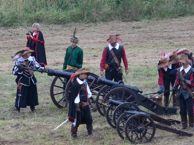 Na placu boju pojawiło się kilka grup rekonstrukcji historycznej, m.in. Korpus Artylerii Najemnej z Gliwic.