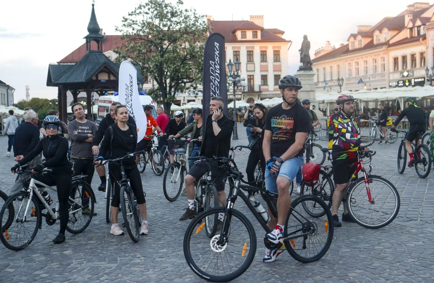 Festiwalowa Parada Rowerowa przejechała ulicami Rzeszowa. W lipcu Rzeszów Bike Festival 2022 [ZDJĘCIA]