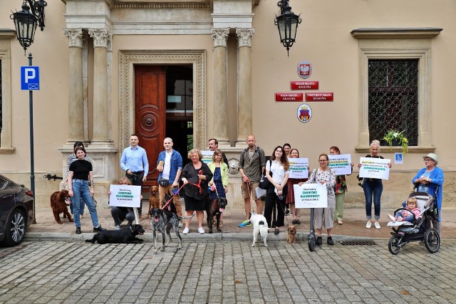 Briefing prasowy zorganizowany 6 lipca br. w sprawie petycji dot. utworzenia cmentarza dla zwierząt w Krakowie