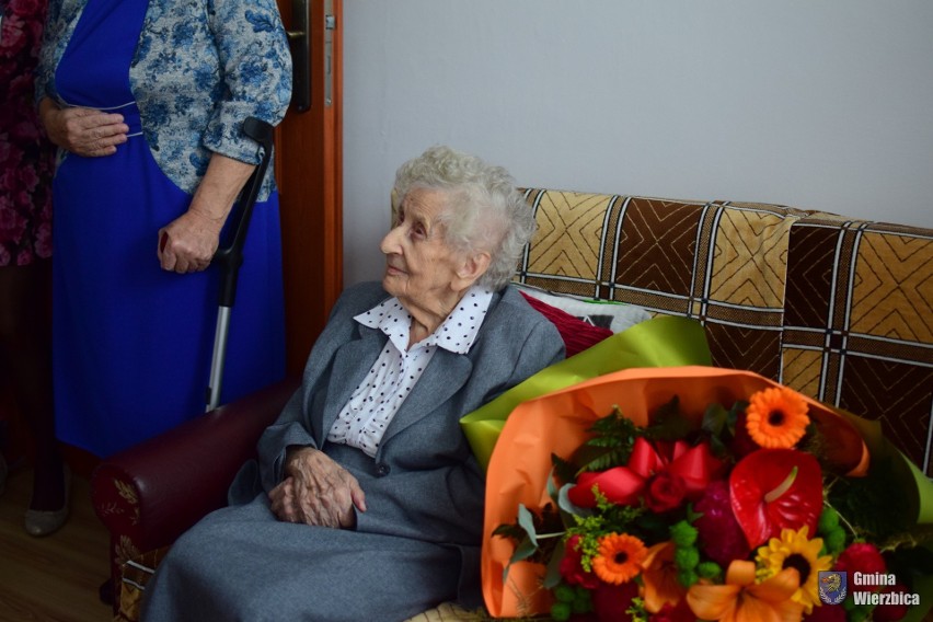 Dostojna jubilatka z Wierzbicy skończyła 100 lat. Zobacz zdjęcia