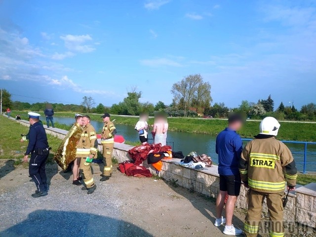 Wypadek w Nysie. Na jazie na rzece Nysie Kłodzkiej wywrócił się ponton.