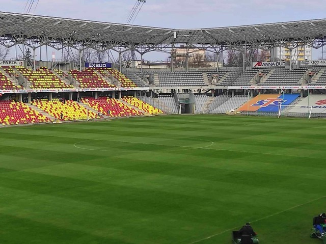 Przygotowujemy boisko do trzech meczów w nadchodzącym tygodniu. To będzie prawdziwy sprawdzian dla naszej murawy - mówi Robert Łataś.