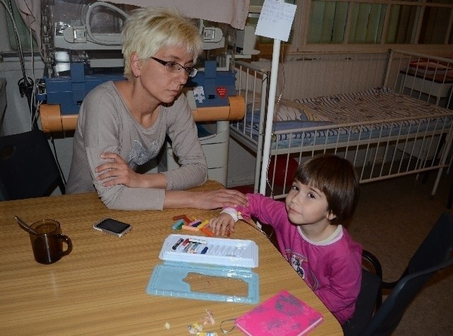 Ada, 4-letnia córeczka Ewy Piaseckiej, dopiero po kilkunastu godzinach znalazła się w szpitalu im.