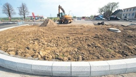 W sobotę można się spodziewać dalszych prac na budowanym rondziena ul. Morskiej, tym samym to oznacza, że ruch będzie się tutaj odbywał wahadłowo