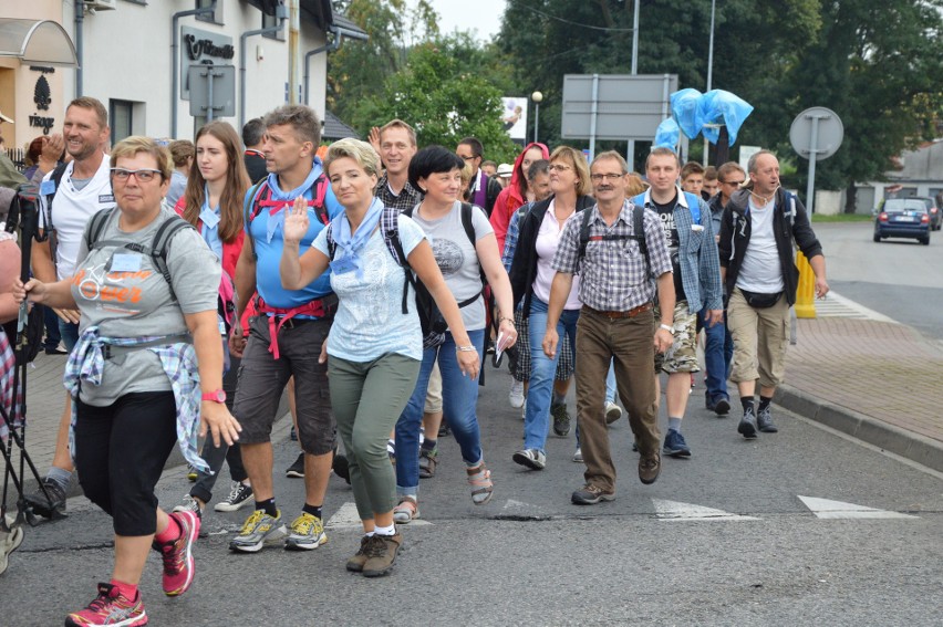 Oświęcim. Pielgrzymi w drodze na Jasną Górę [ZDJĘCIA, WIDEO]