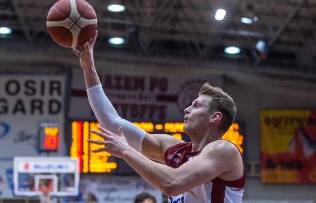 Mateusz Kostrzewski rzucił 11 punktów, miał też 4 zbiórki