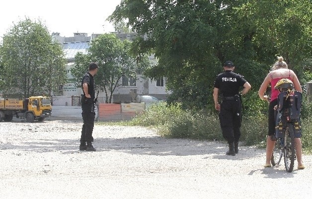 Policja zabezpieczyła miejsce znalezienia niewypału przy ul....